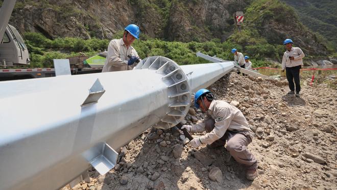 泰山队主场赛前展示去年荣誉：克雷桑、王大雷、崔康熙获奖